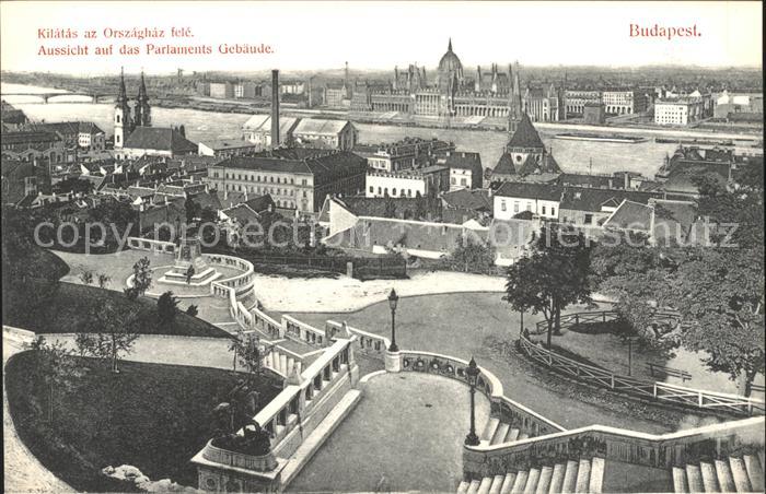 Budapest Blick auf das Parlamantsgebaeude