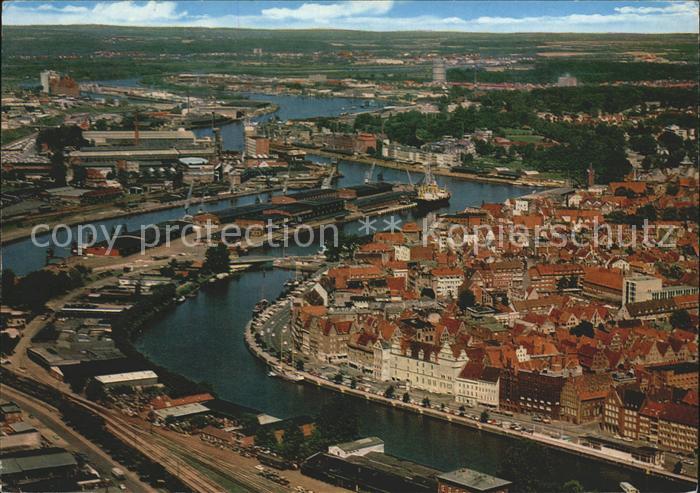 LueBECK  CITY Hafengebiet Fliegeraufnahme