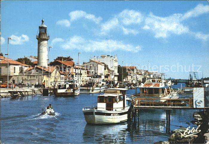 Languedoc-Roussillon Le port et le chenal a gauche le phare