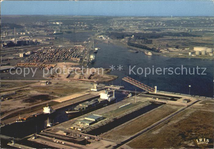 Le Havre Le Port et sa nouvelle ecluse Vue aerie