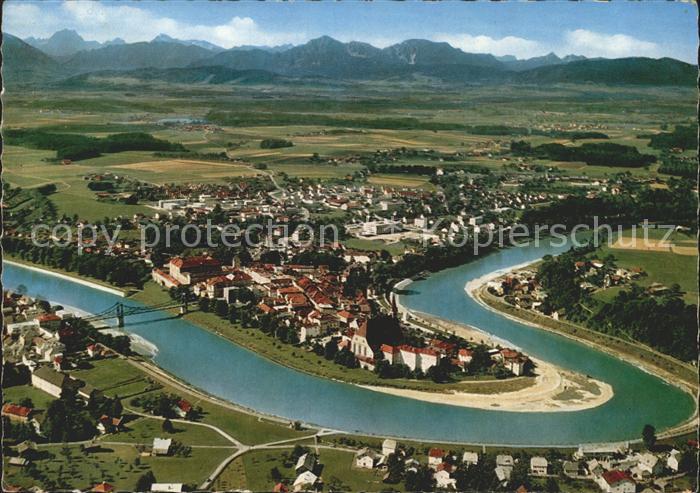 Laufen Salzach mit Blick zu den Alpen Fliegeraufnahme