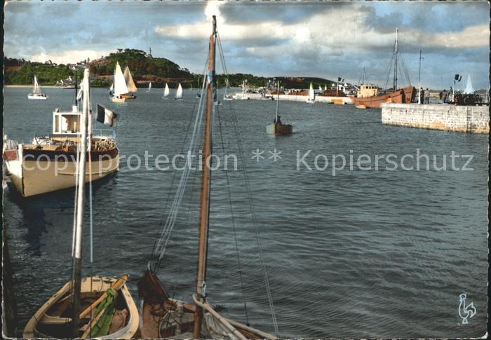 Paimpol Entree du Port Tour et la Falaise de Kerroch