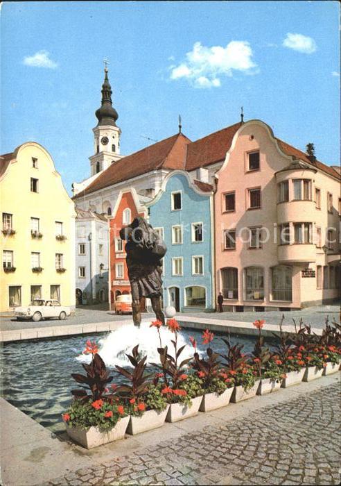 Schaerding Stadtplatz mit Christophorusbrunnen
