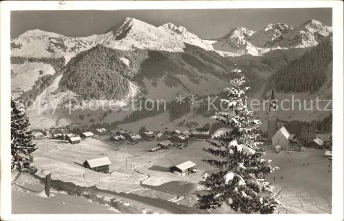 Mittelberg Kleinwalsertal Winterpanorama mit Schaefalpgruppe