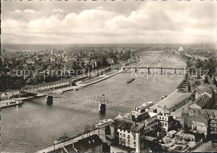 Frankfurt Main Sachsenhausen mit den Bruecken Fliegeraufnahme