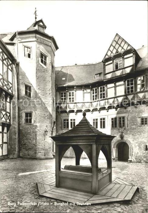 Falkenstein Harz Burg Falkenstein Burghof mit Brunnen