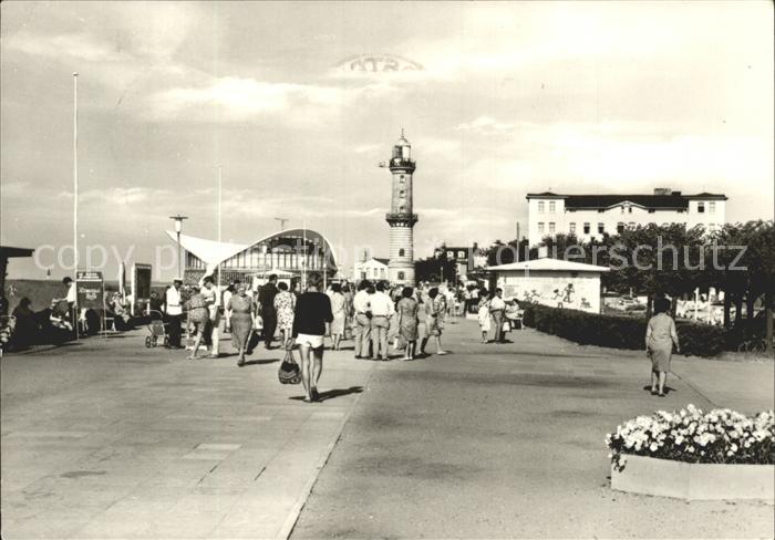 Rostock-Warnemuende Teepott mit Leuchtturm und Promenade
