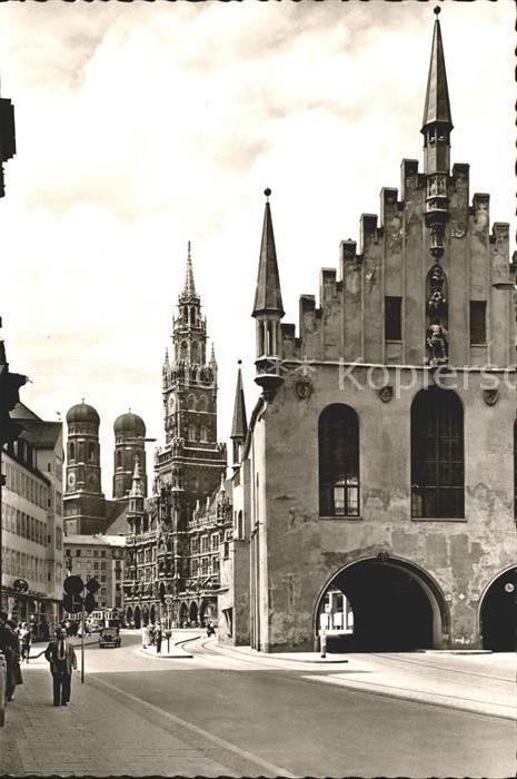 Muenchen Bayern Rathaus mit Marienplatz