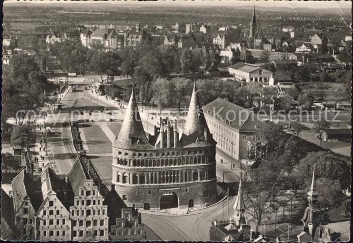 LueBECK  CITY Holstentor von Petri-Kirchturm
