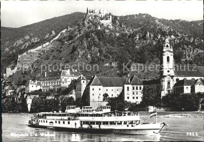 Duernstein Wachau Partie am Fluss mit Burgruine