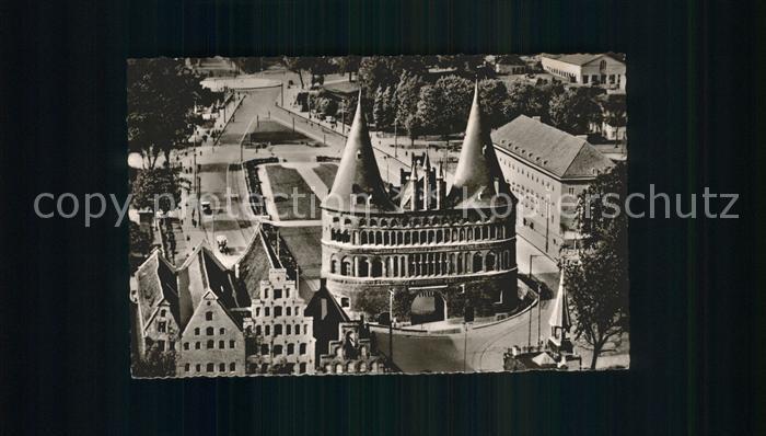 LueBECK  CITY Blick vom Aussichtsturm St. Petri auf Holstentor