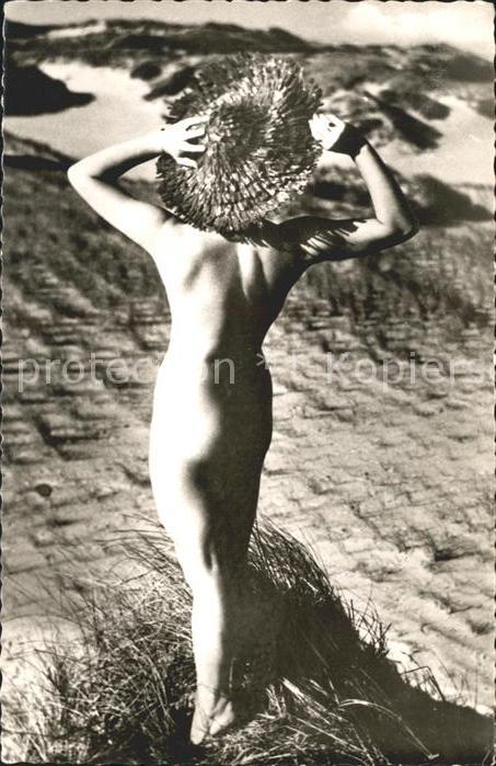 SYLT Insel Schleswig-Holstein Nackte in den Duenen