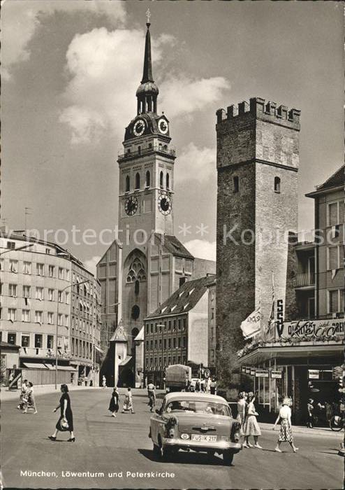 Muenchen Bayern Loewenturm und Peterskirche