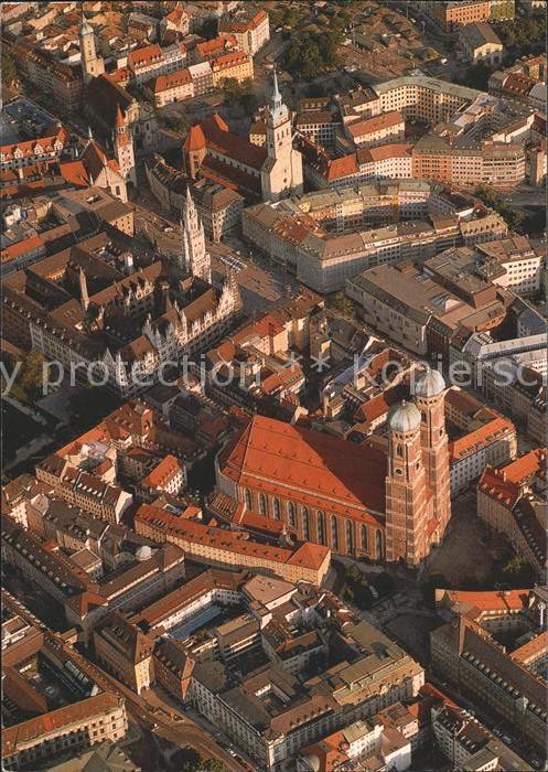 Muenchen Bayern Fliegeraufnahme Dom mit Altstadt