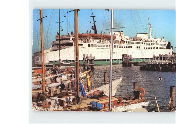 Faehre Ferry Bac Traghetto-- Faehrschiff Warnemuende Rostock-Warnempuende
