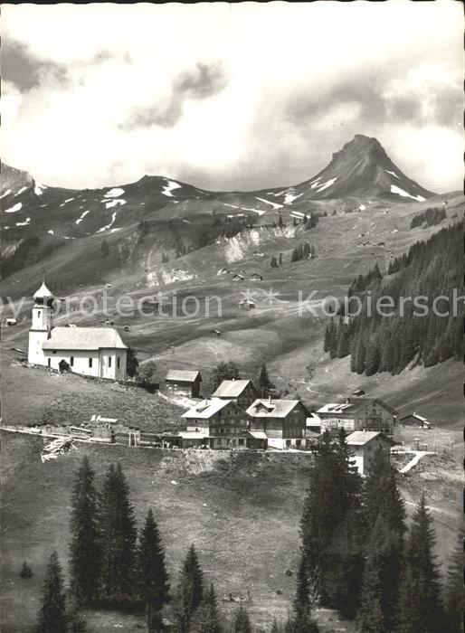Bezau Vorarlberg Ortsblick mit Kirche