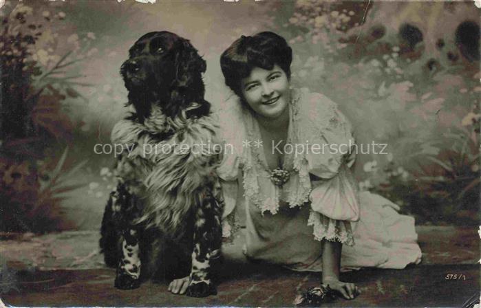HUNDE dogs chiens-- Frau