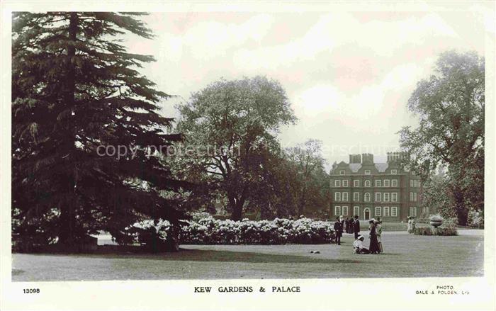 Kew London Kew-Gardens Kew-Palace Park Baeume Rasen Besucher Palast