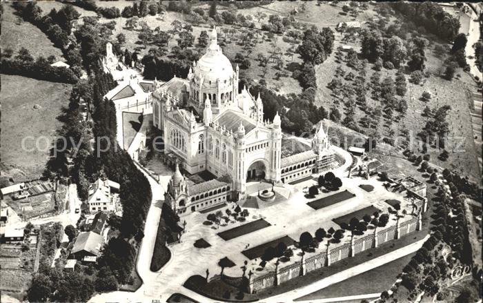 Lisieux Vue aerienne vers la Basilique