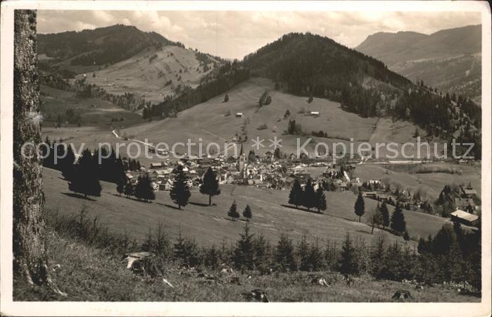 Oberstaufen Oberallgaeu Bayern Blick vom Kapf Salmaser Hoehe Staufen Gschwender