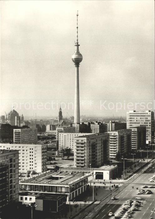 BERLIN  CITY Karl Marx Allee mit Fernsehturm
