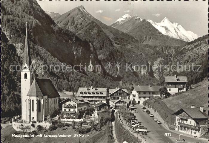Heiligenblut Kaernten Ortsansicht mit Kirche Grossglockner Hohe Tauern