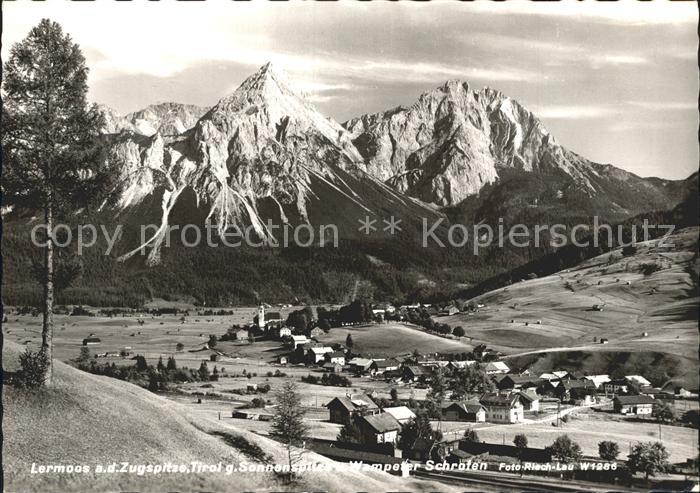 Lermoos Tirol mit Zugspitze Sennenspitze und Wampeter Schrofen