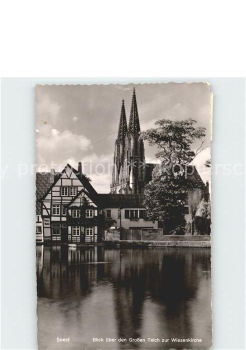 Soest Arnsberg Blick ueber den grossen Teich zur Wiesenkirche