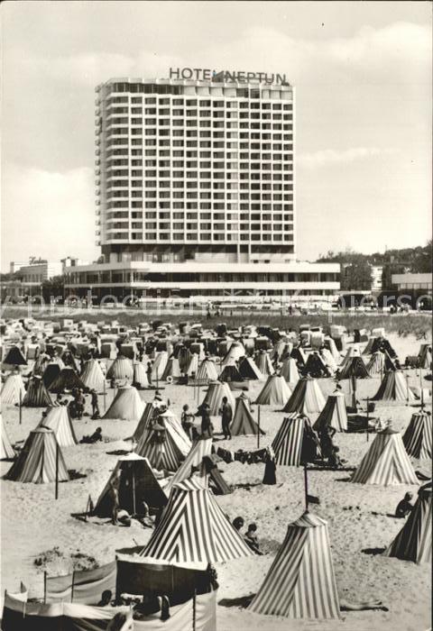 Warnemuende Ostseebad Strand mit Hotel Neptun