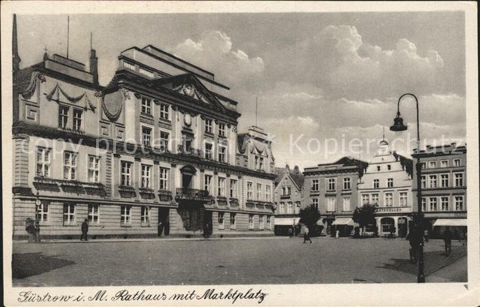 Guestrow Mecklenburg Vorpommern Rathaus mit Marktplatz