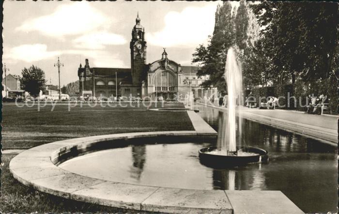 Wiesbaden Hauptbahnhof mit Brunnen