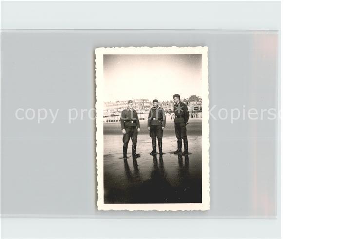 Niederlande Soldaten am Strand