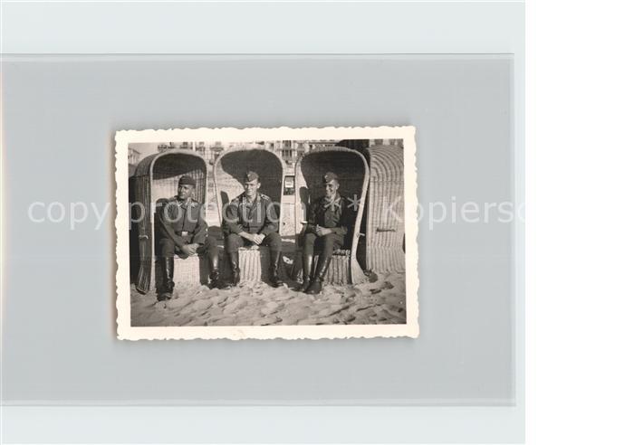 Niederlande Soldaten in Strandkörben