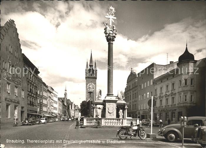 Straubing Theresienplatz mit Dreifaltigkeistsaeule Stadtturm