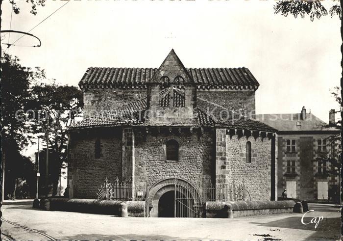 Poitiers 86 Baptistere St Jean IV siecle Facade
