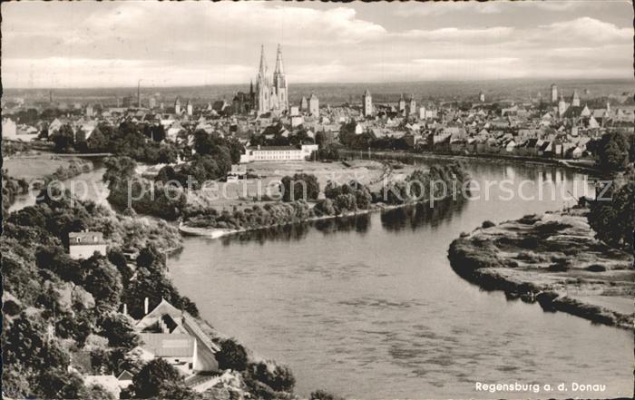 REGENSBURG Bayern Panorama Donaupartie Kirche