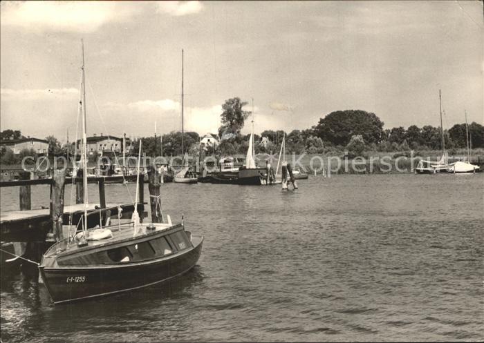 Lauterbach Ruegen Hafenpartie Bootsanleger