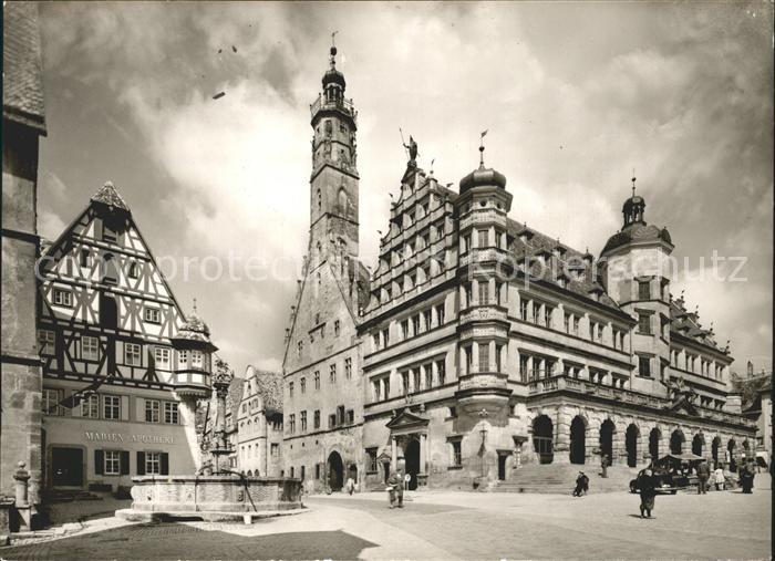 Rothenburg Tauber Rathaus mit Marktplatz und Herterichsbrunnen