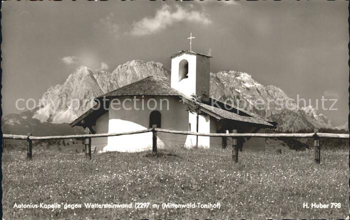 Mittenwald Karwendel Tirol Antonius Kapelle mit Wettersteinwand