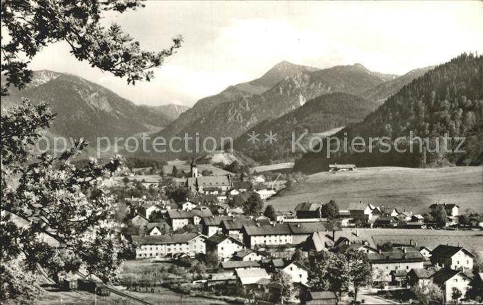 Hausham mit Jaegerkamp und Brecherspitze