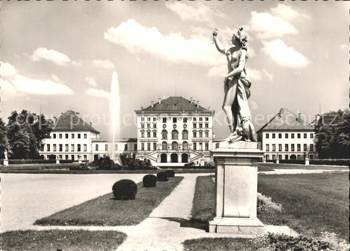 Muenchen Bayern Schloss Nymphenburg Skulptur Fontaene