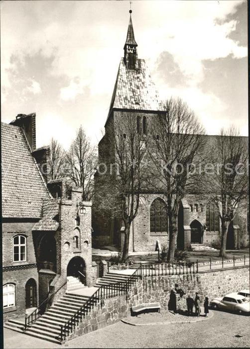 Moelln Lauenburg St Nicolaikirche mit Rathaustreppe und Gerichtslaube