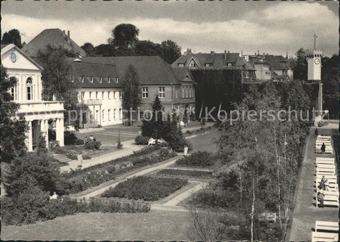 Bad Salzuflen Rosengarten mit Badehaeusern und Gradierwerk