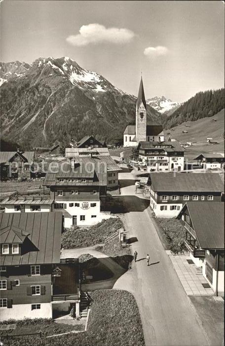 Mittelberg Kleinwalsertal Ortsansicht mit Kirche Grosser Widderstein