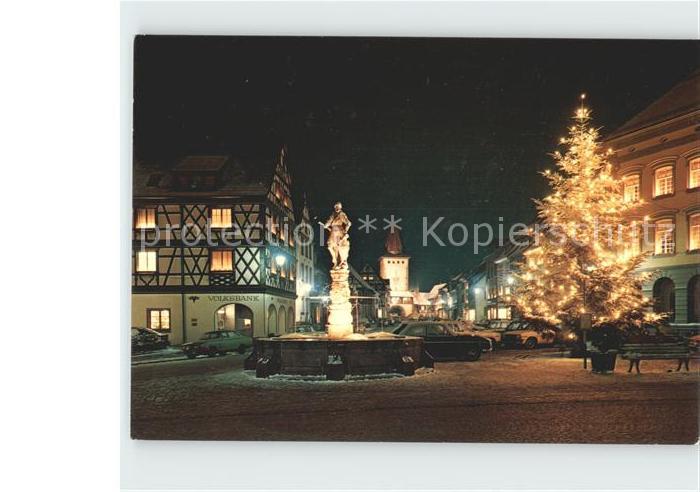 Gengenbach Marktplatz Brunnen Weihnachtsbaum Nachtaufnahme