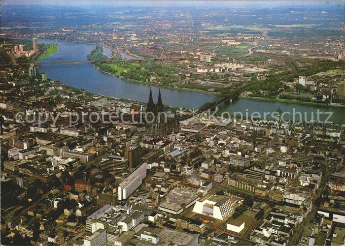 Koeln Rhein City und Dom Fliegeraufnahme