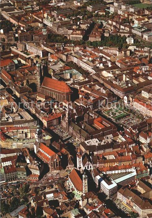 Muenchen Bayern Stadtzentrum mit Rathaus Marienplatz Pfarrkirche Frauenkirche Fl