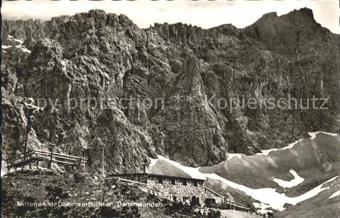 Mittenwald Bayern Dammkarhuette mit Dammwaenden