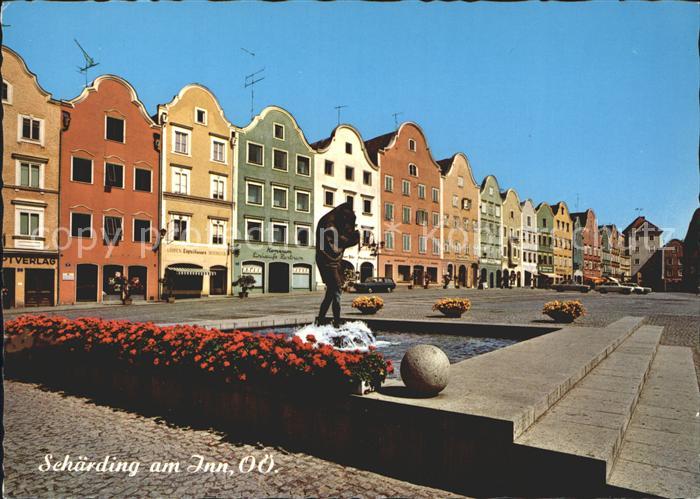 Schaerding Oberer Stadtplatz Christophorus Brunnen und Silberzeile
