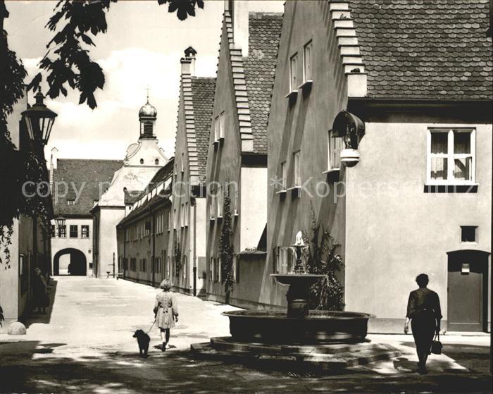 Augsburg Fuggerei St Markus Kirche Brunnen Senioratsbau